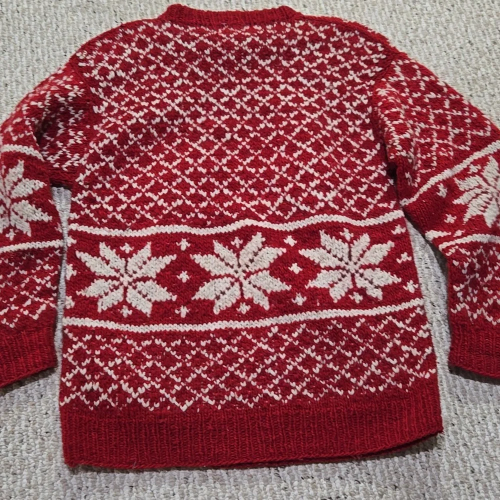 VINTAGE Red Snowflake Pattern Wool Sweater - Picture 10 of 13